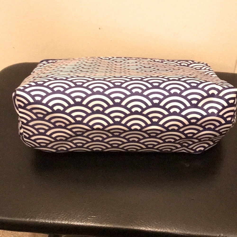 Stylish Purple Patterned Women's Cosmetic Bag - Picture 5 of 5